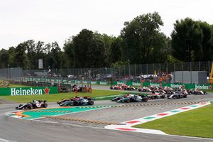 Artem Markelov, RUSSIAN TIME leads through turn one