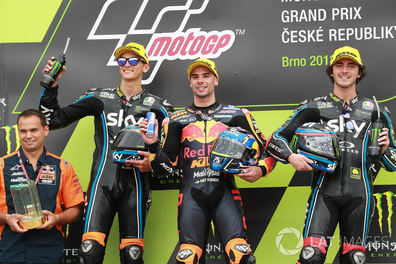 Podio: il secondo classificato Luca Marini, Sky Racing Team VR46, il vincitore della gara Miguel Oliveira, Red Bull KTM Ajo, il terzo classificato Francesco Bagnaia, Sky Racing Team VR46