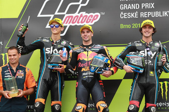 Podio: il secondo classificato Luca Marini, Sky Racing Team VR46, il vincitore della gara Miguel Oliveira, Red Bull KTM Ajo, il terzo classificato Francesco Bagnaia, Sky Racing Team VR46