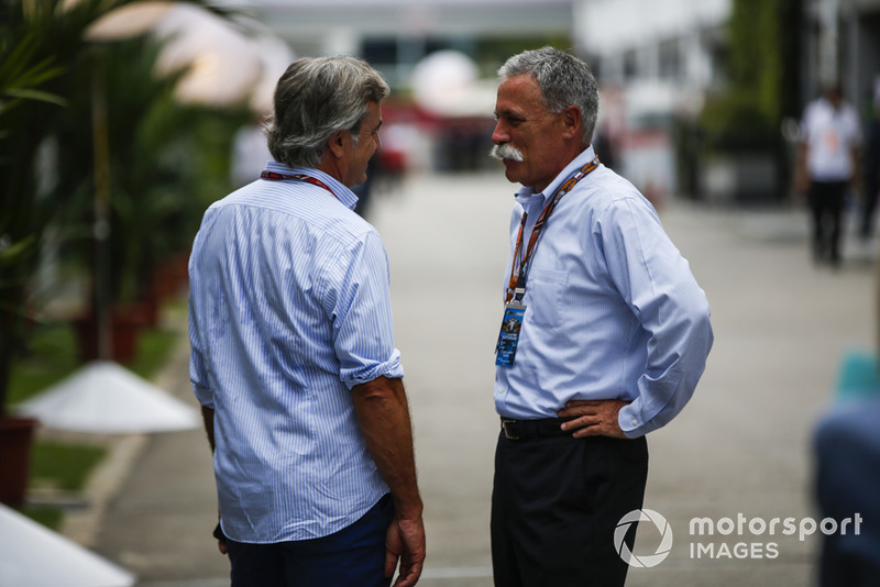 Carlos Sainz Sr y Chase Carey, presidente de Formula One