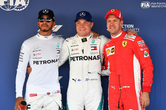 Lewis Hamilton, Mercedes AMG F1, Pole sitter Valtteri Bottas, Mercedes AMG F1, en Sebastian Vettel, Ferrari