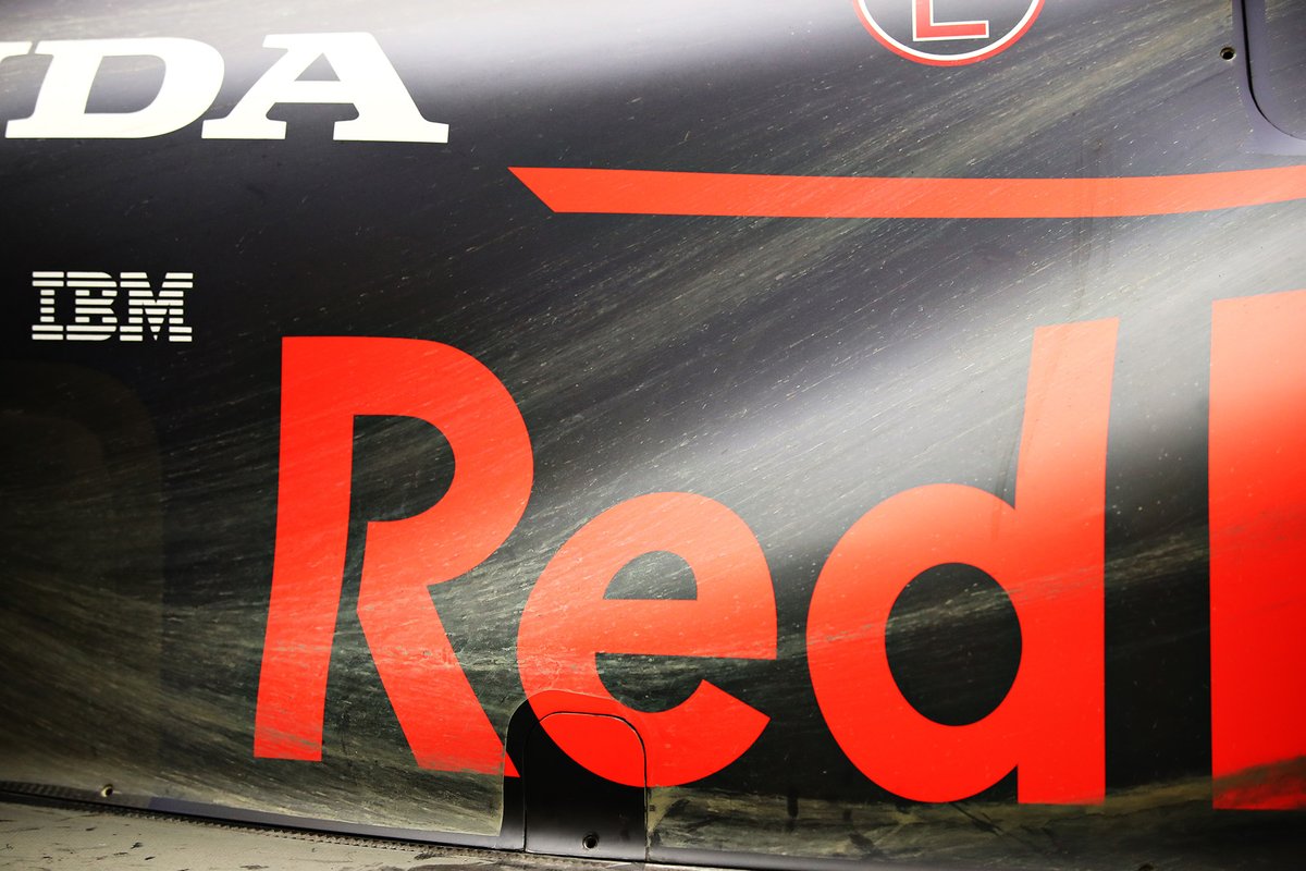 Detalle lateral del Red Bull Racing R16