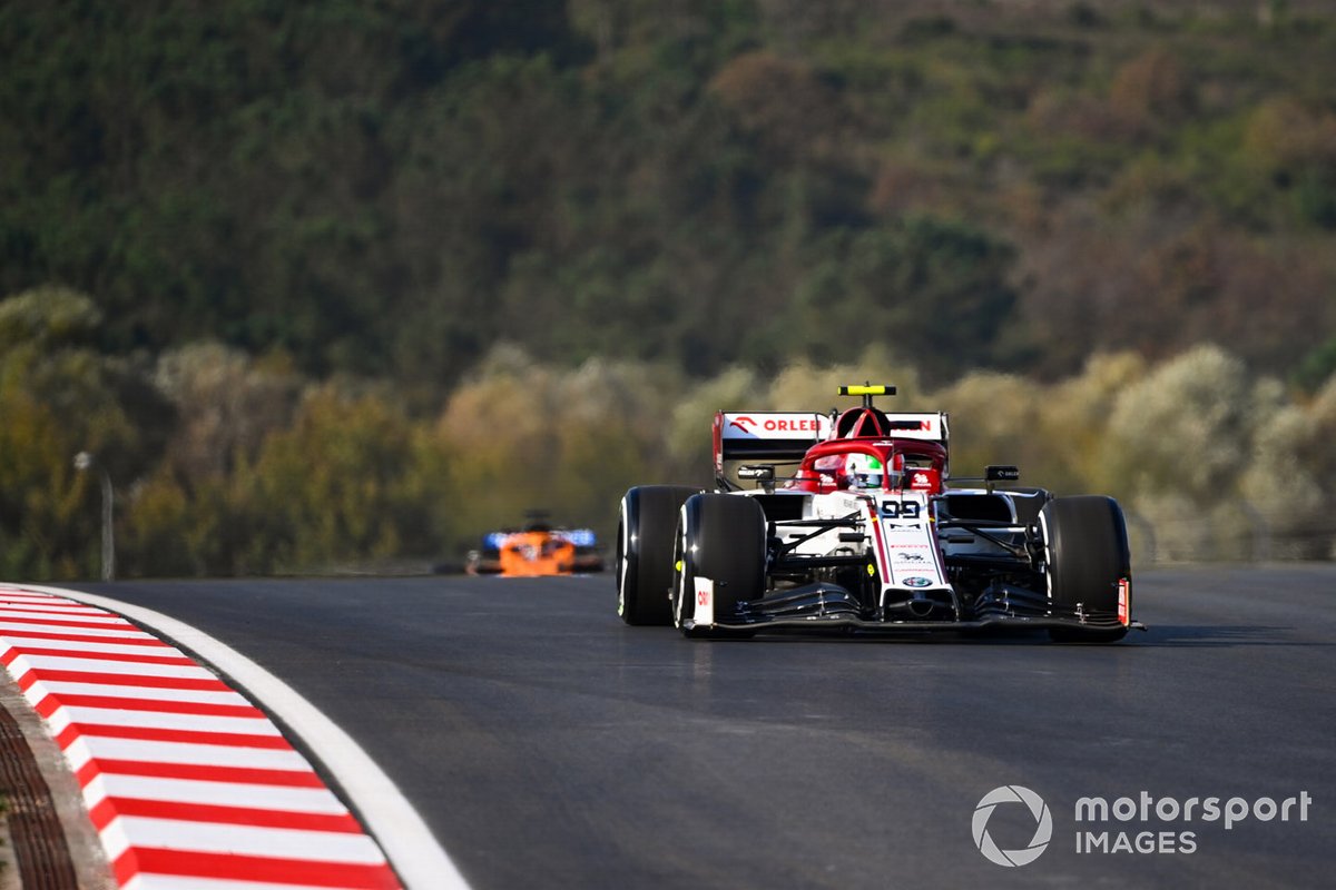 Antonio Giovinazzi, Alfa Romeo Racing C39, Carlos Sainz Jr., McLaren MCL35