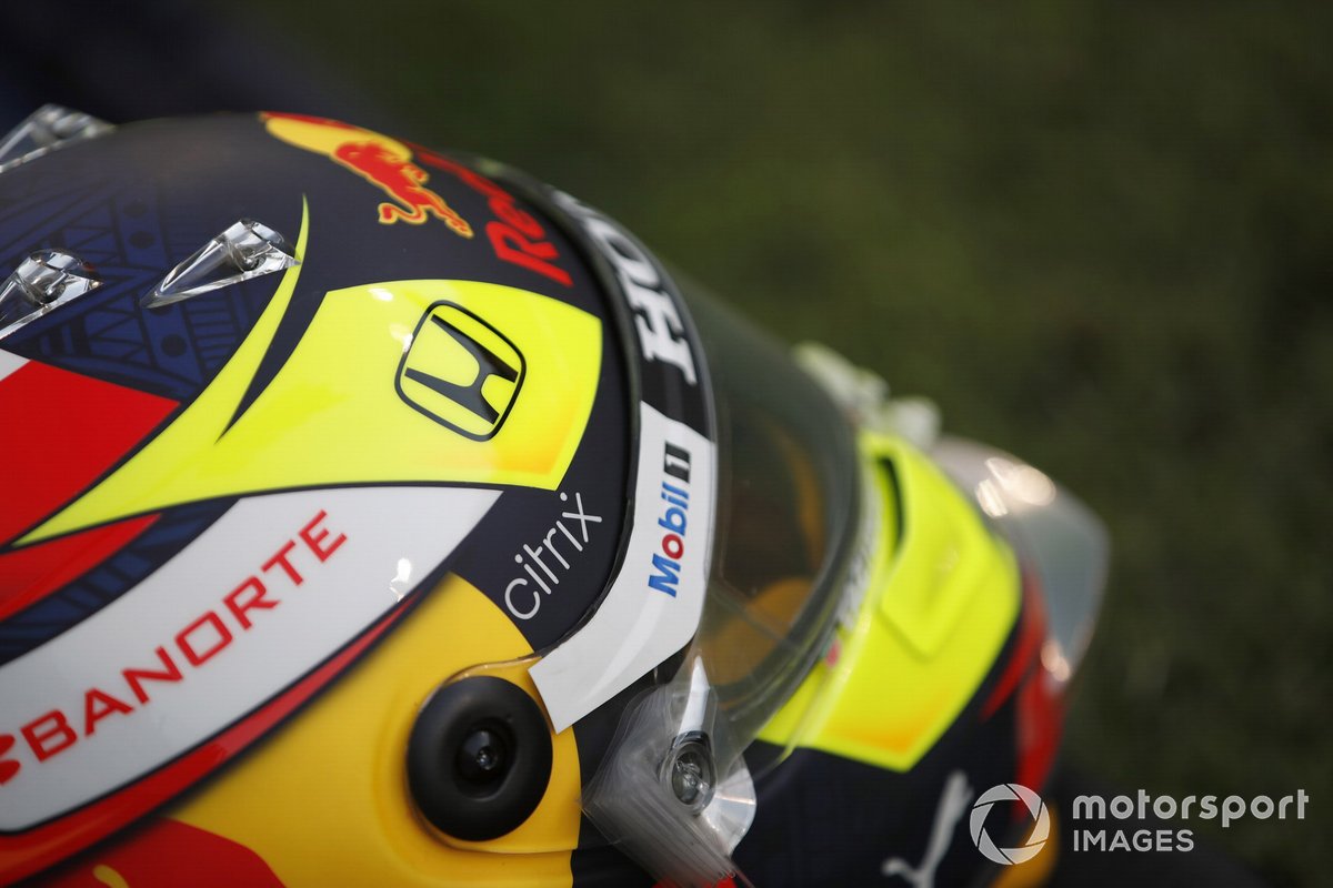 Detalle del casco de Sergio Pérez, Red Bull Racing
