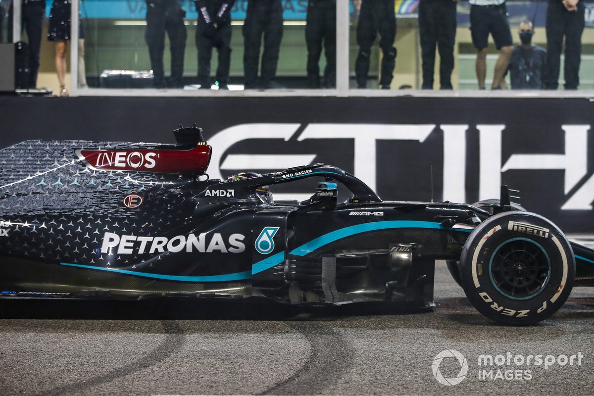 Lewis Hamilton, Mercedes F1 W11, terzo classificato, sulla griglia alla fine della gara