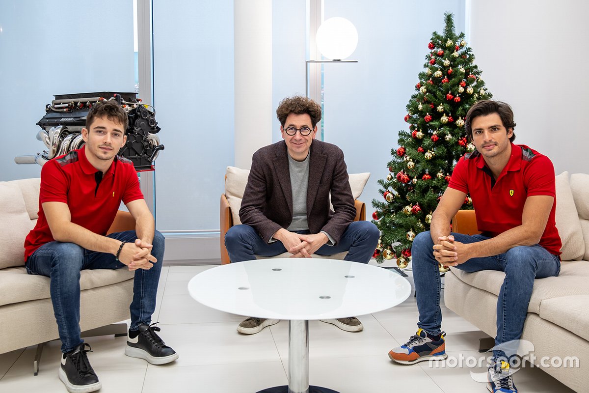 Charles Leclerc, Mattia Binotto y Carlos Sainz, en Ferrari