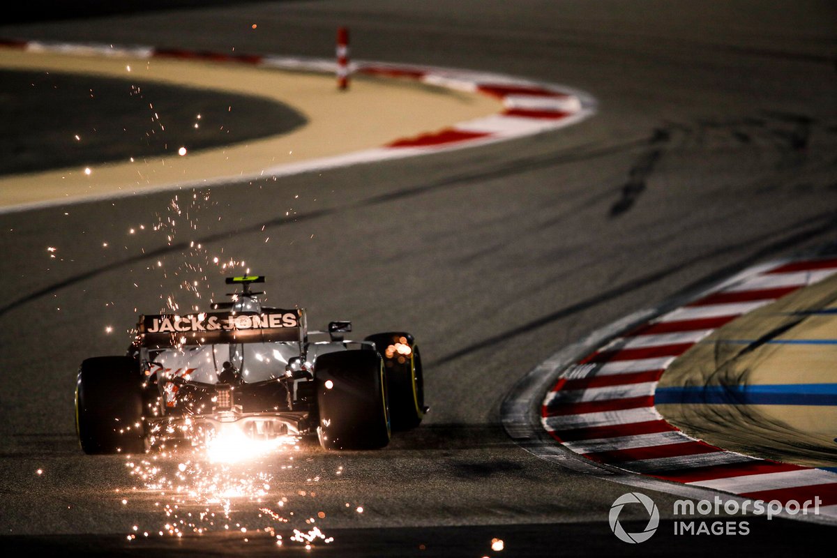 Scintille generate dall'auto di Kevin Magnussen, Haas VF-20