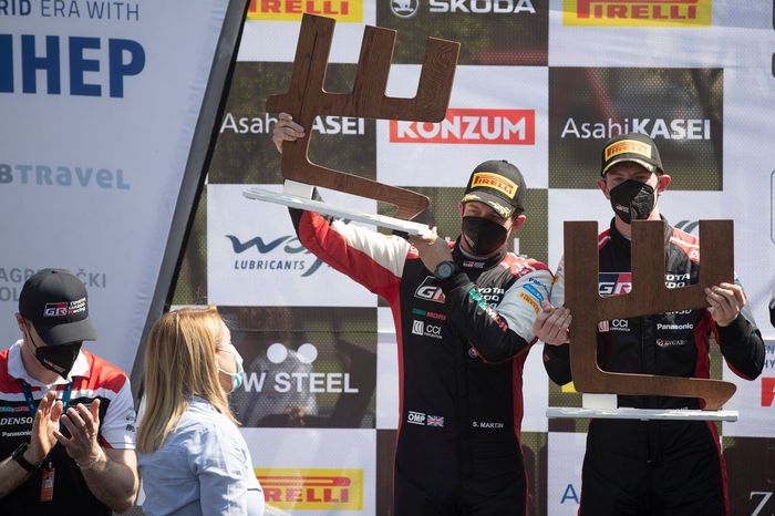 Podio: segundo lugar Elfyn Evans, Scott Martin, Toyota Gazoo Racing WRT Toyota Yaris WRC