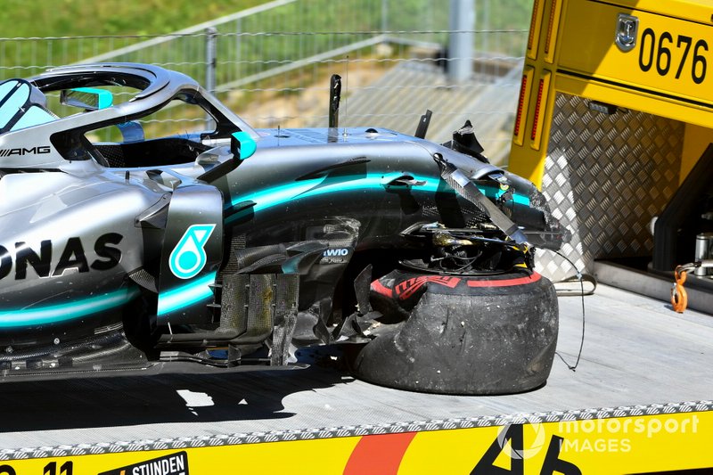 La voiture endommagée de Valtteri Bottas, Mercedes AMG W10