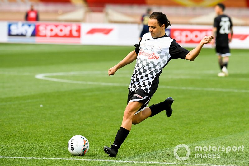 Felipe Massa jugando a fútbol