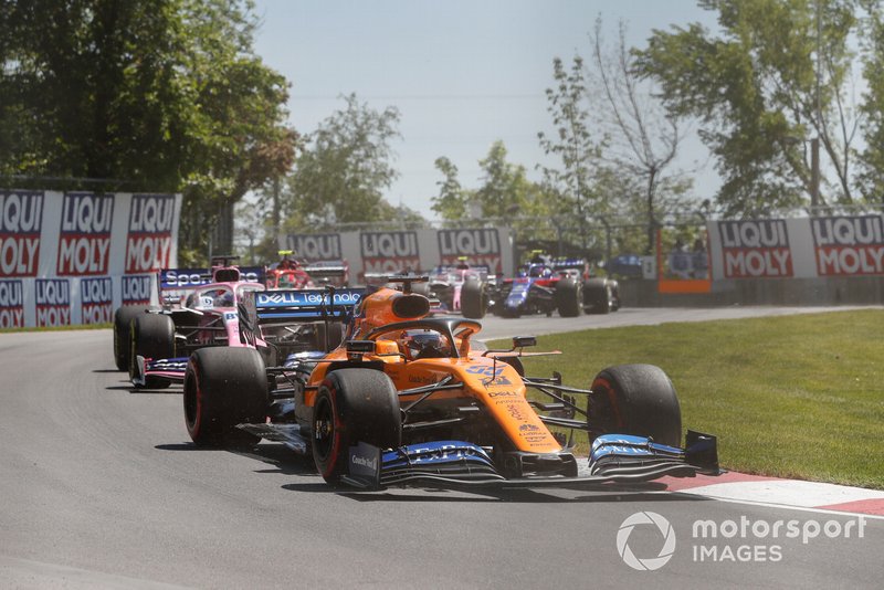 Carlos Sainz Jr., McLaren MCL34, Sergio Perez, Racing Point RP19