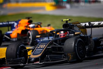 Kevin Magnussen, Haas F1 Team VF-19 en Carlos Sainz Jr., McLaren MCL34