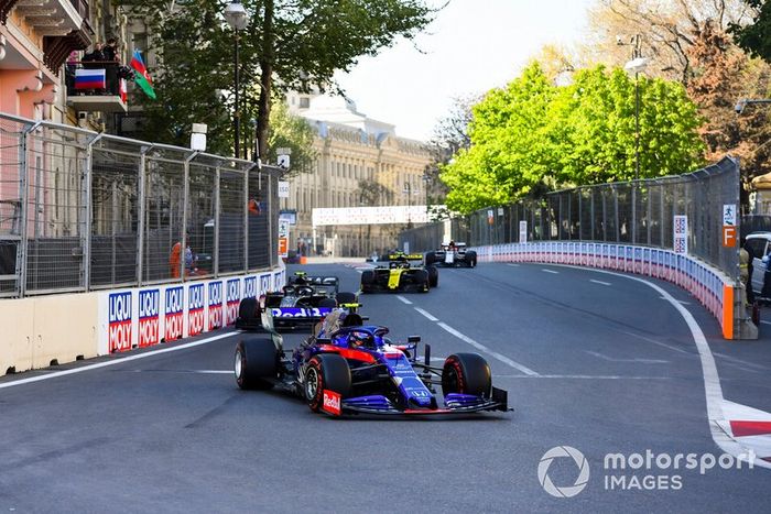Alexander Albon, Toro Rosso STR14, Kevin Magnussen, Haas F1 Team VF-19, y Nico Hulkenberg, Renault R.S. 19