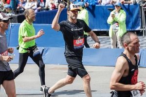 Jimmie Johnson corre el Maratón de Boston