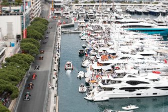Lewis Hamilton, Mercedes AMG F1 W10, leads Max Verstappen, Red Bull Racing RB15, Sebastian Vettel, Ferrari SF90, Valtteri Bottas, Mercedes AMG W10, Pierre Gasly, Red Bull Racing RB15, and the rest of the field