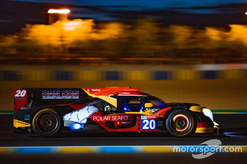 Oreca 07 команды High Class Racing перед поворотом Данлоп