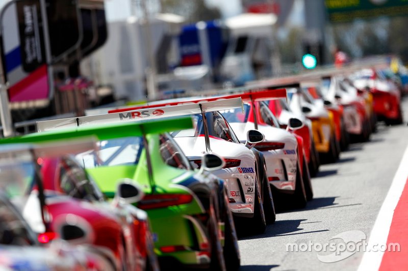 Cars in pitlane