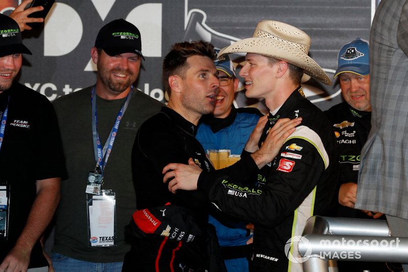 Ganador Josef Newgarden, Team Penske Chevrolet celebra en victory lane con Will Power, Team Penske Chevrolet