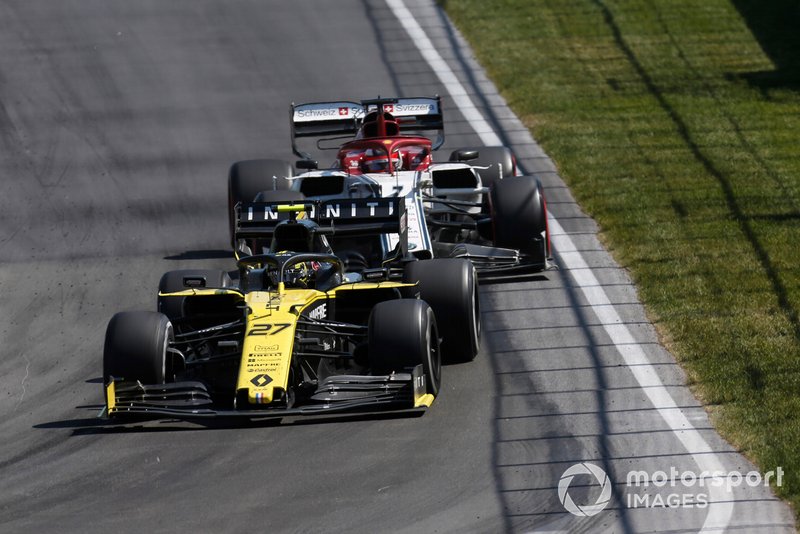Nico Hulkenberg, Renault R.S. 19, leads Kimi Raikkonen, Alfa Romeo Racing C38