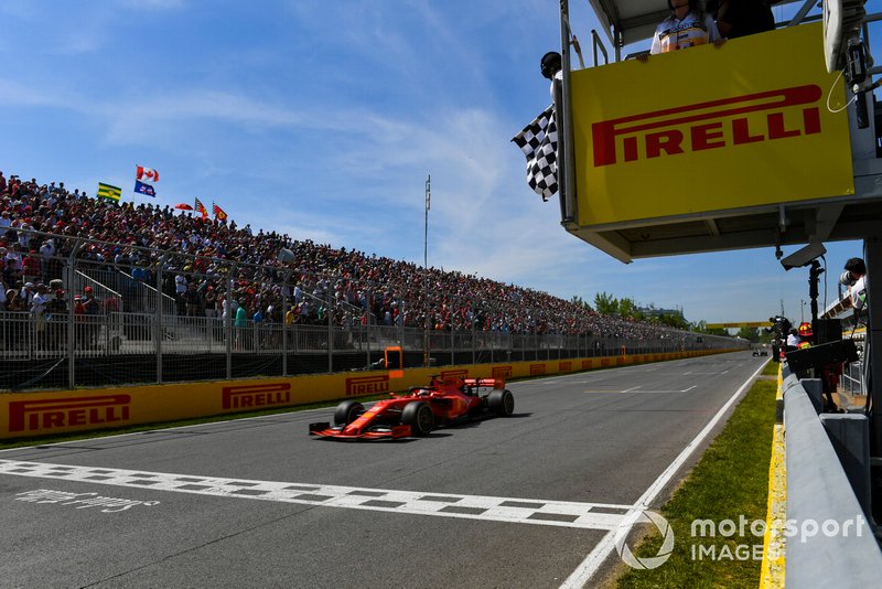 Sebastian Vettel, Ferrari SF90, cruza la línea de meta