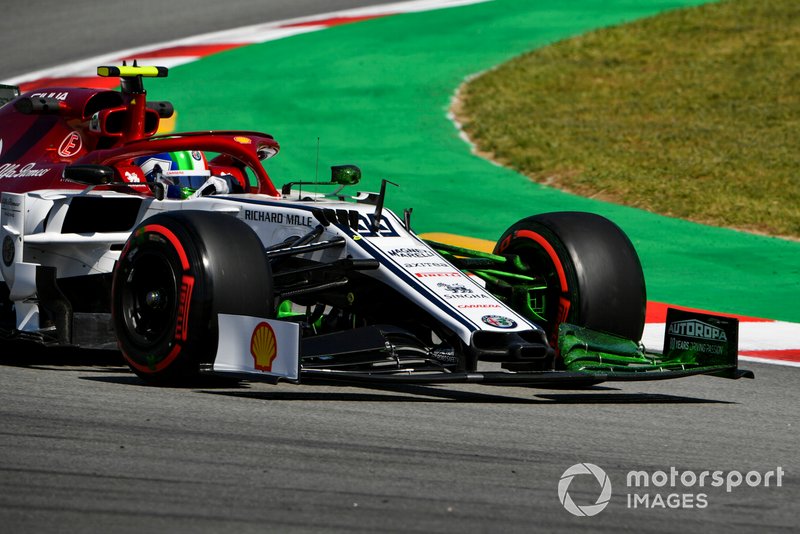 Antonio Giovinazzi, Alfa Romeo Racing C38, with flo-viz paint