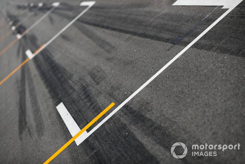Grid spaces on the start/ finish straight