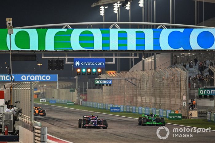 Yuki Tsunoda, VCARB 01, Zhou Guanyu, Kick Sauber C44 