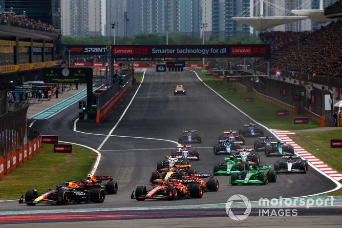 Max Verstappen, Red Bull Racing RB20 Sergio Pérez, Red Bull Racing RB20, Carlos Sainz, Ferrari SF-24