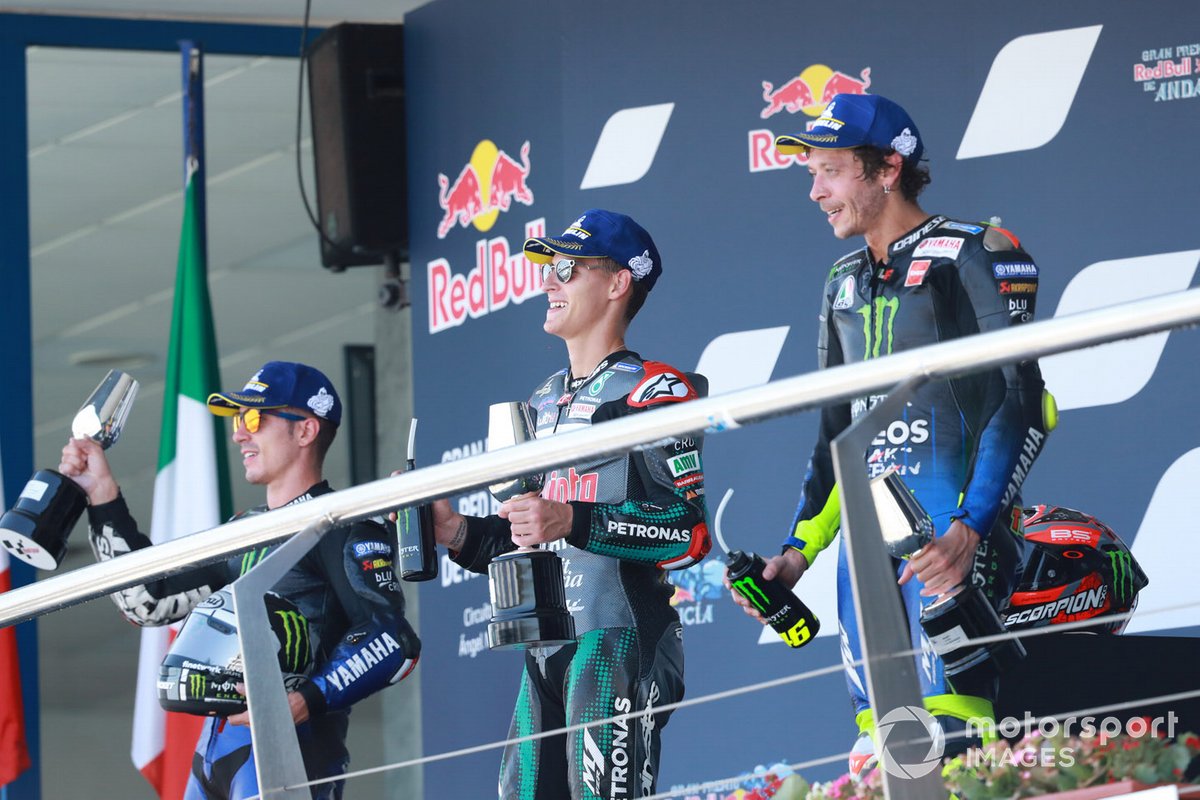 Podio: ganador de la carrera Fabio Quartararo, Petronas Yamaha SRT, segundo lugar Maverick Viñales, Yamaha Factory Racing, tercer lugar Valentino Rossi, Yamaha Factory Racing