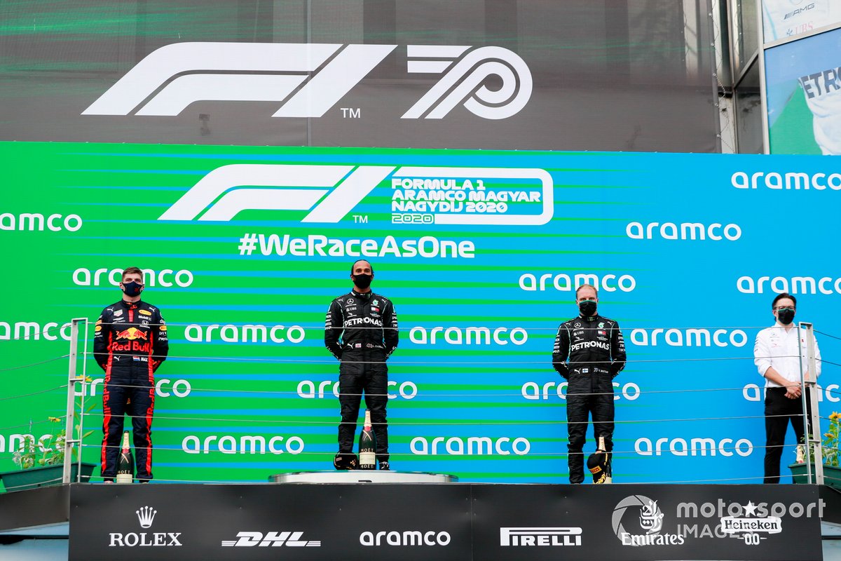 Podio: segundo lugar Max Verstappen, Red Bull Racing, ganador Lewis Hamilton, Mercedes-AMG Petronas F1 y el tercer lugar Valtteri Bottas, Mercedes-AMG Petronas F1
