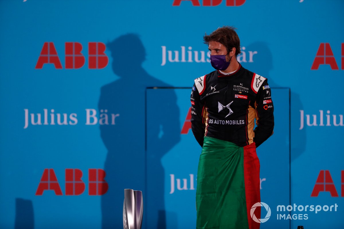 Podio: segundo lugar Antonio Félix da Costa, DS Techeetah, celebra
