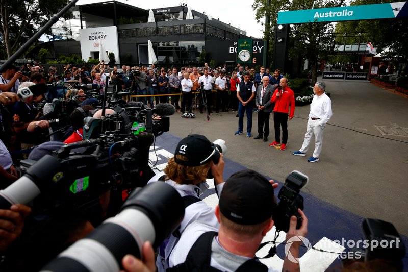 I media di tutto il mondo riuniti per la conferenza stampa della cancellazione del Gran Premio d'Australia