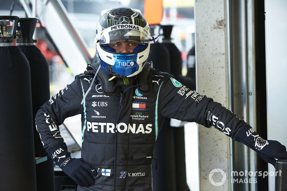 Valtteri Bottas, Mercedes-AMG Petronas F1 nel garage