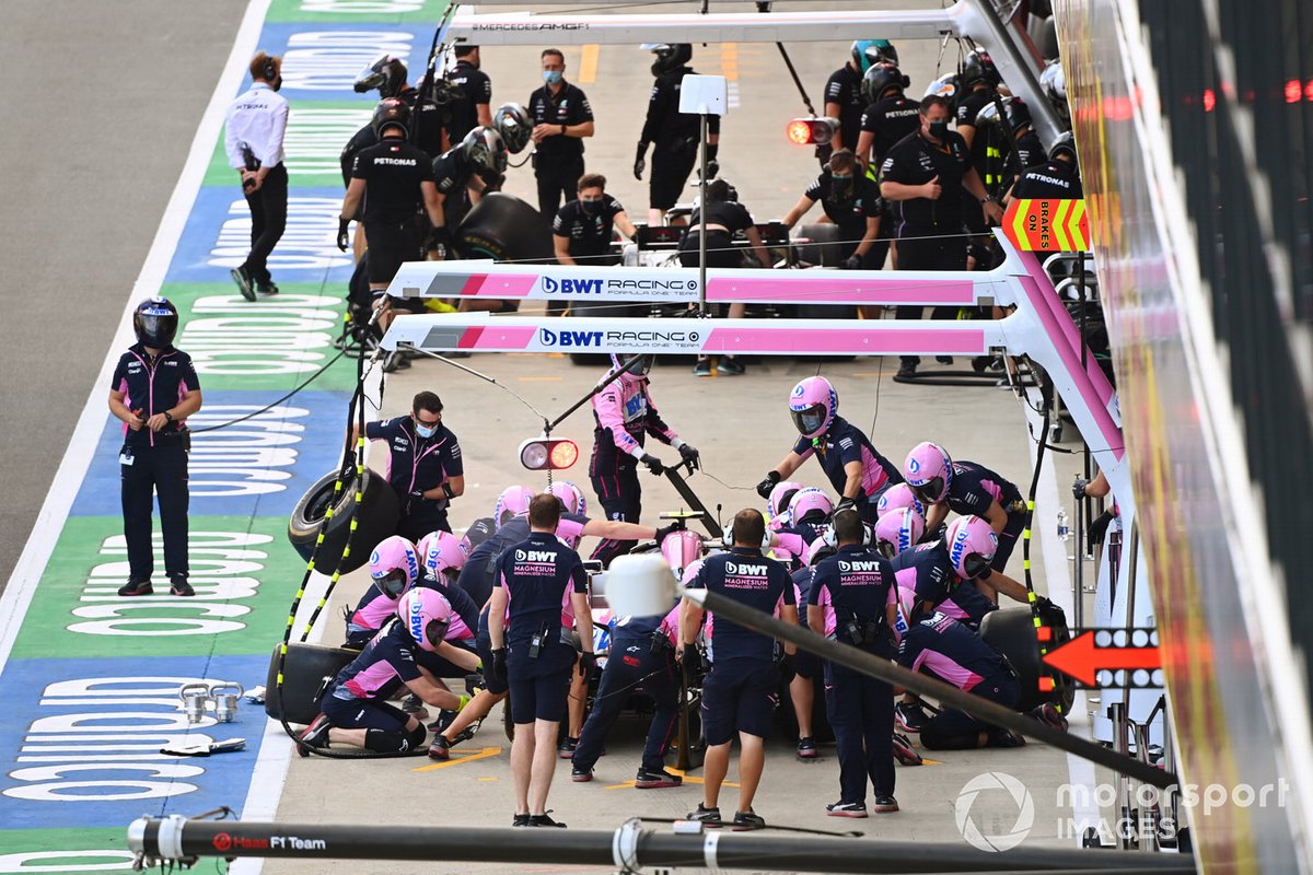 Lance Stroll, Racing Point RP20, fa una prova di pitstop