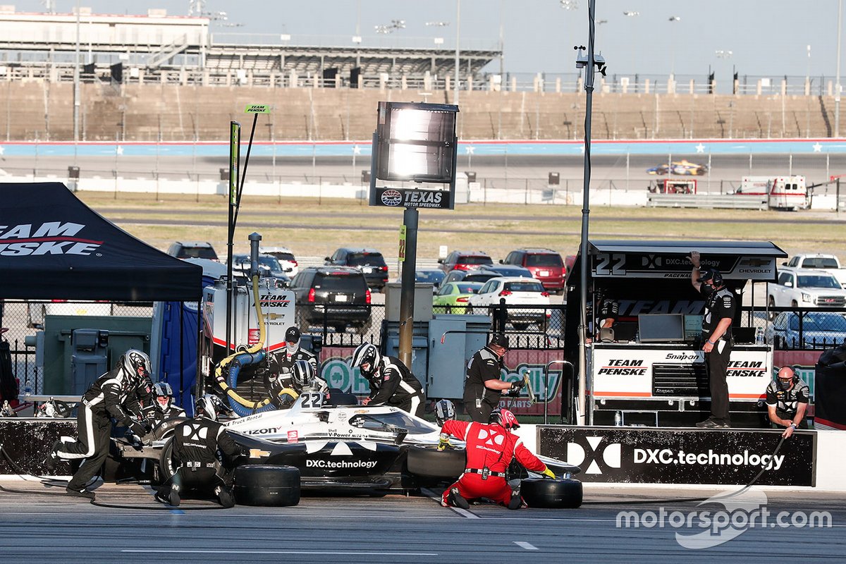 Simon Pagenaud, Team Penske Chevrolet, in pitlane