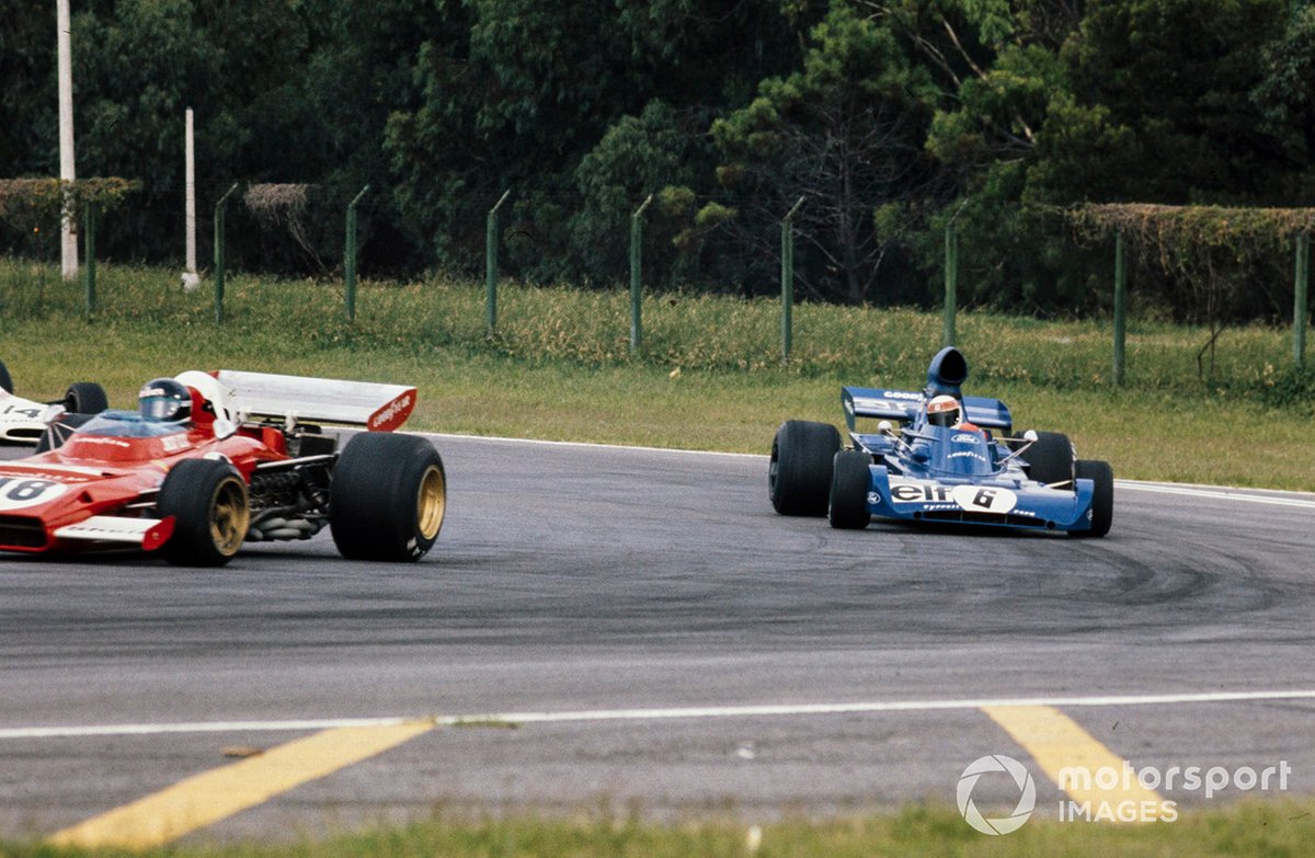 Jacky Ickx, Ferrari 312B2 leads Jackie Stewart, Tyrrell 005 Ford