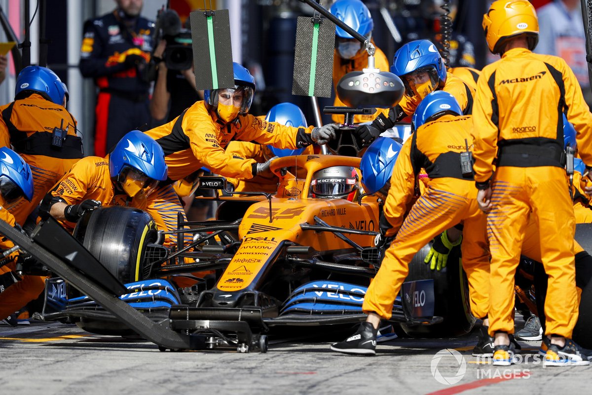 Carlos Sainz Jr., McLaren MCL35, in the pits