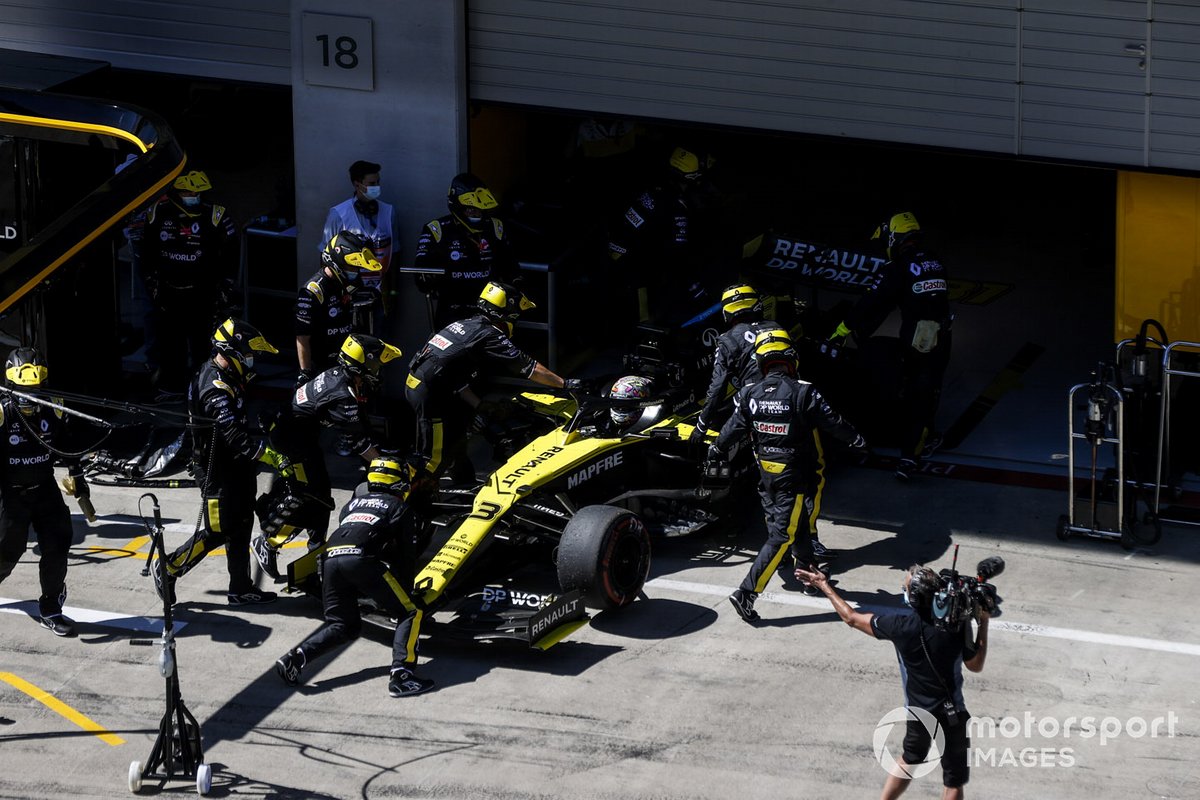 Daniel Ricciardo, Renault F1 Team R.S.20 se retira de la carrera