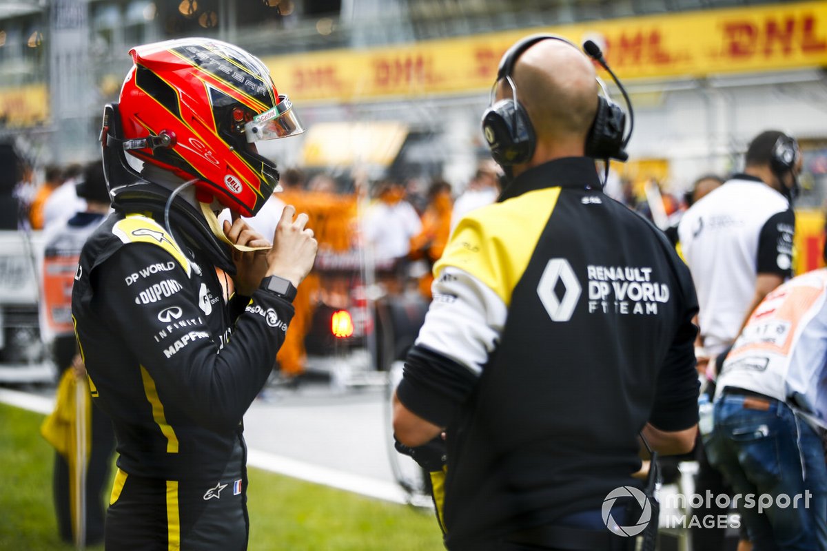 Esteban Ocon, Renault F1, on the grid