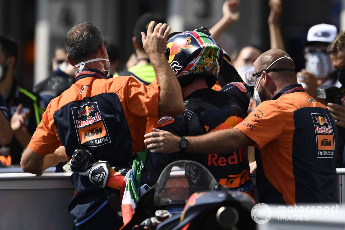 Ganador de la carrera Brad Binder, Red Bull KTM Factory Racing