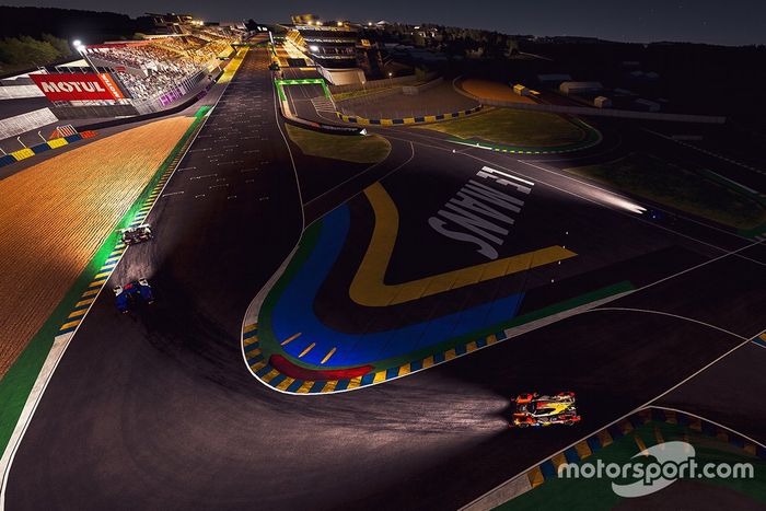 Vista aérea del circuito en la noche