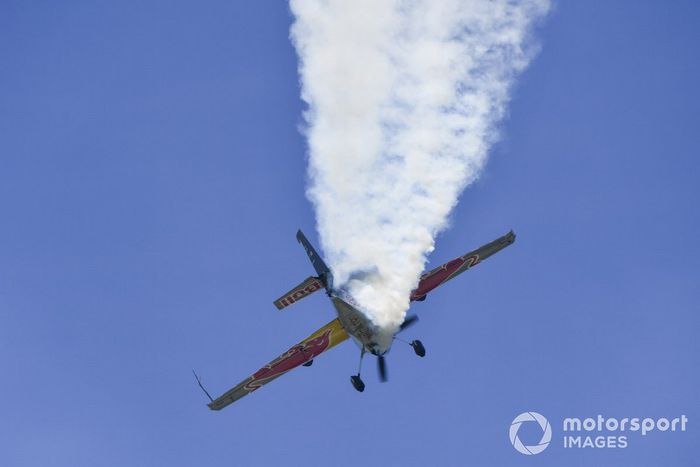 Vuelo de Bulls Extra 300L 