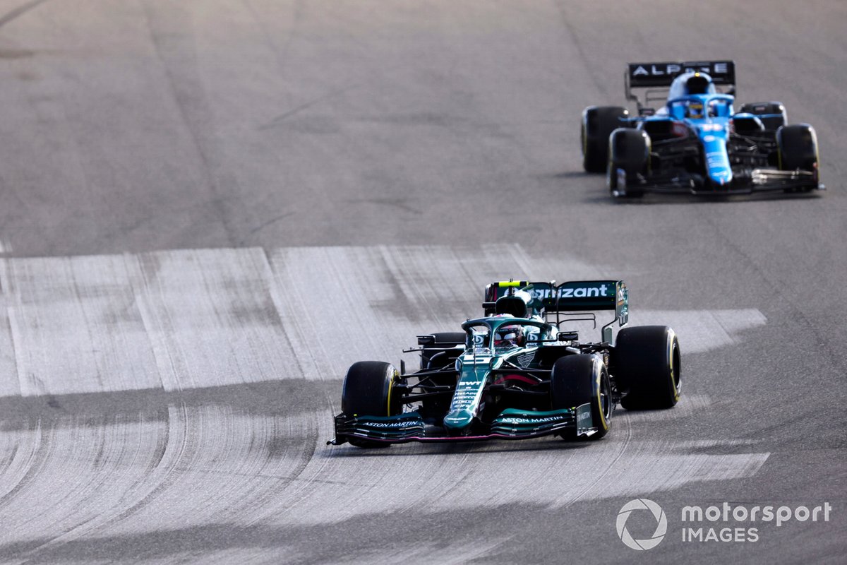 Sebastian Vettel, Aston Martin AMR21, Fernando Alonso, Alpine A521, and George Russell, Williams FW43B