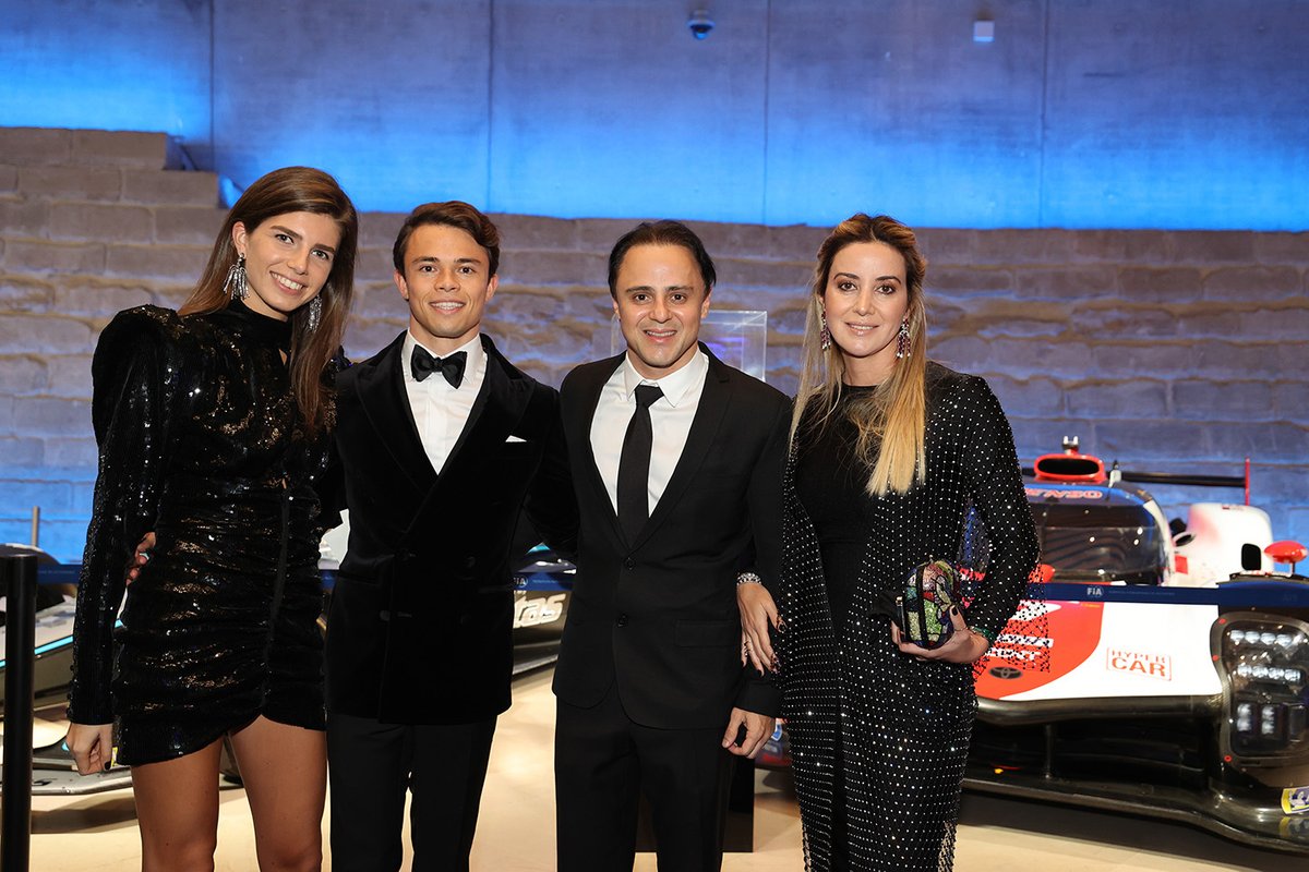 Nyck De Vries, Mercedes-Benz EQ, vainqueur du championnat de Formule E, avec Felipe Massa, président de la commission karting de la FIA