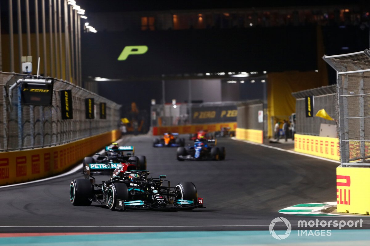 Lewis Hamilton, Mercedes W12, Valtteri Bottas, Mercedes W12, Esteban Ocon, Alpine A521