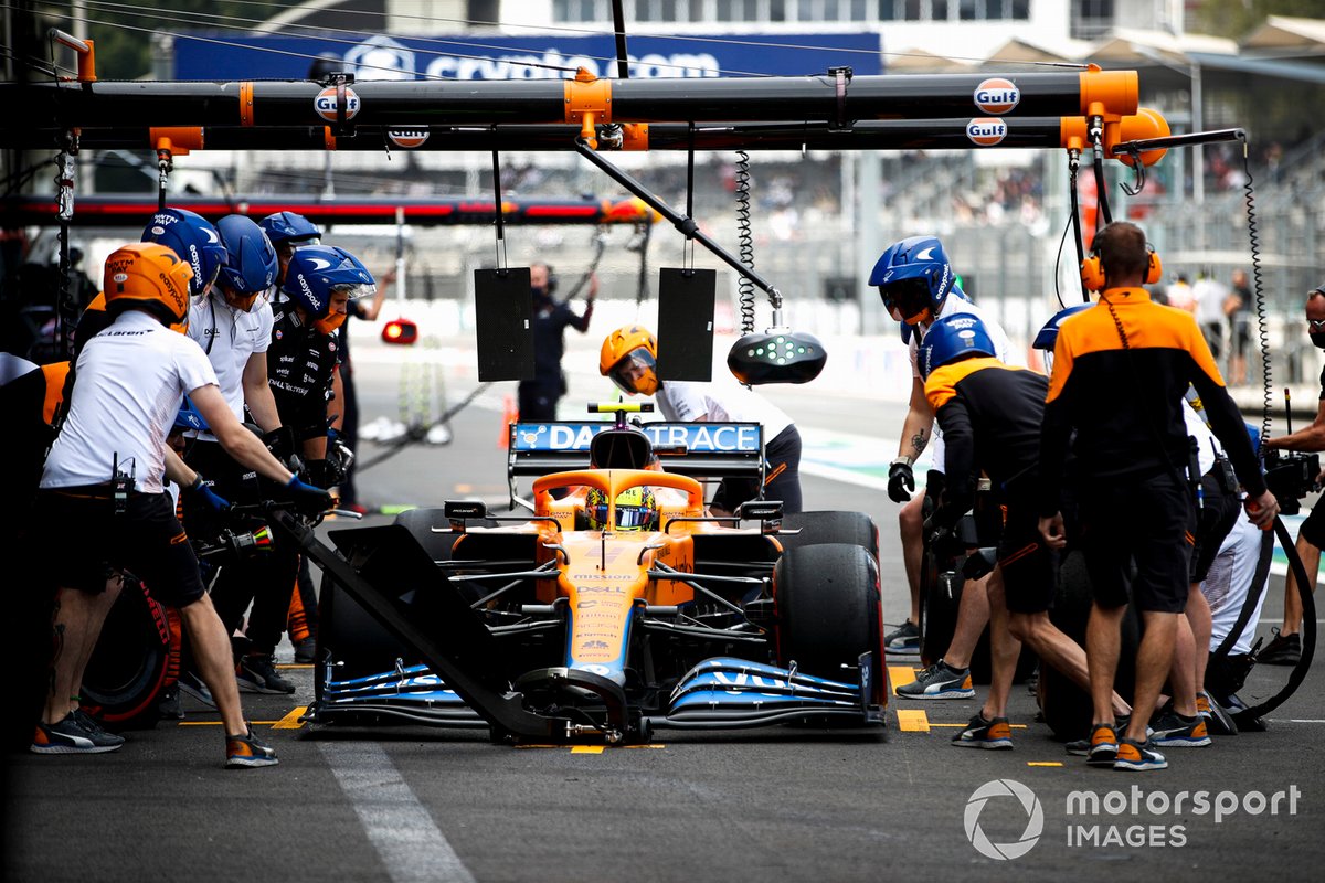 Lando Norris, McLaren MCL35M, in the pits