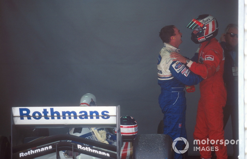 Gerhard Berger, Ferrari congratulates Nigel Mansell, Williams