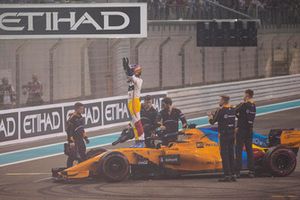 Fernando Alonso, McLaren MCL33 in Parc Ferme