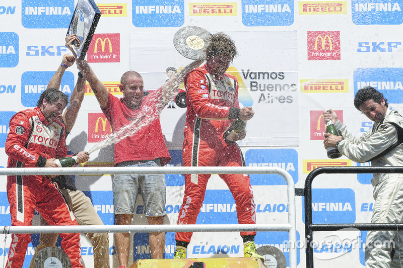 Podio: ganador de la carrera Fernando Etchegorry, JCD Racing, segundo lugar Gonzalo Reilly, JCD Racing y tercer lugar Guillermo Laguardia, Citroën Racing Uruguay
