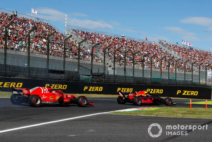 Max Verstappen, Red Bull Racing RB14, delante de Sebastian Vettel, Ferrari SF71H 